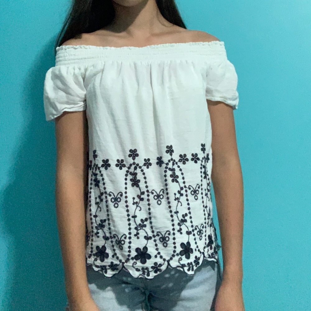 white old navy top with floral embroidery